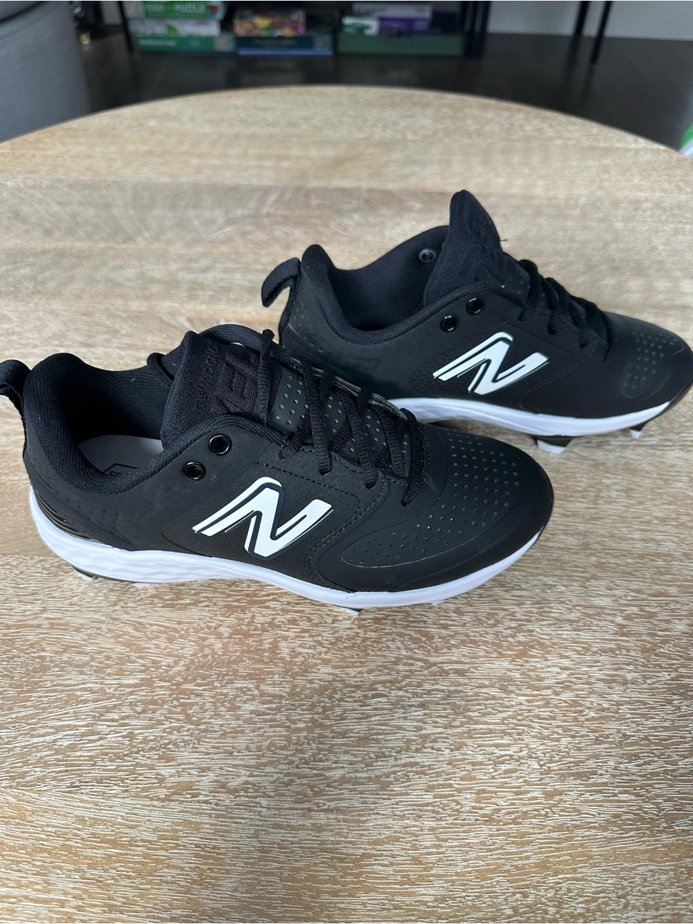 New Balance Fresh Foam Velo v3 Softball Baseball Cleats Womens 5.5 / Kids 4Y
